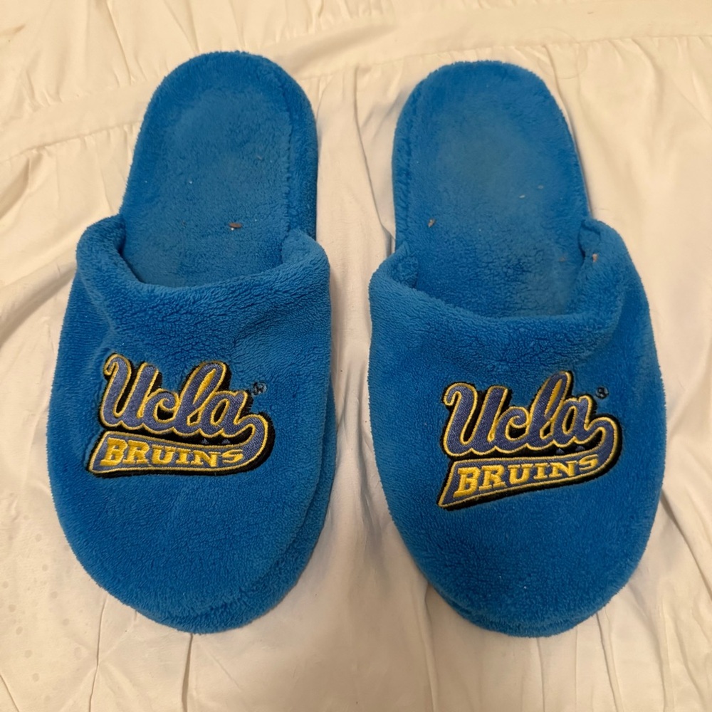 UCLA BRUINS SLIPPERS
